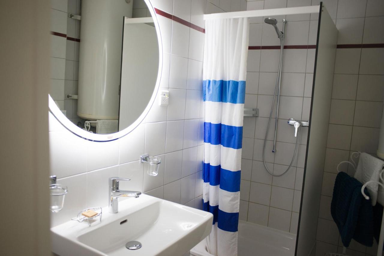 Hotel De La Beroche Saint-Aubin-Sauges Екстер'єр фото