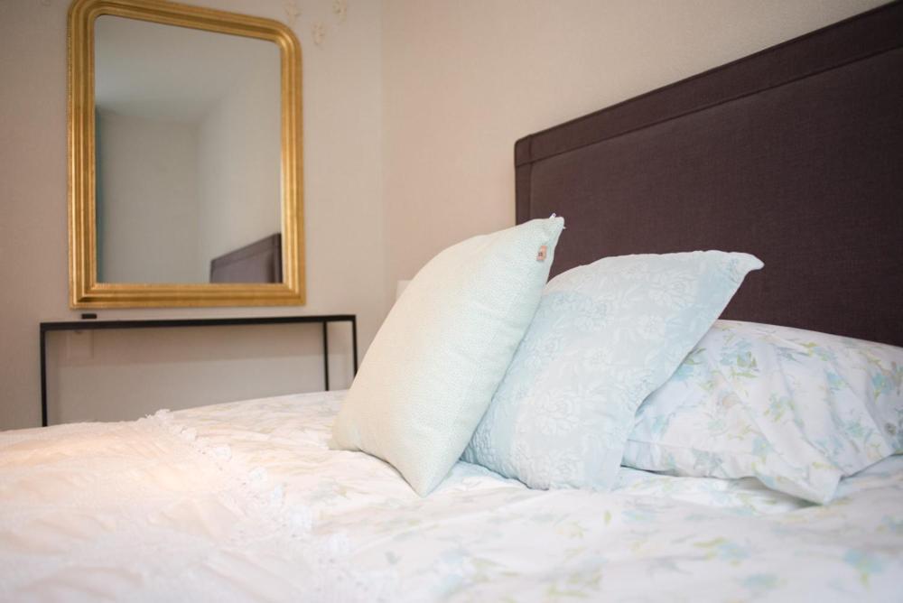 Hotel De La Beroche Saint-Aubin-Sauges Екстер'єр фото